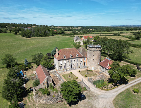 sallebrune, château, gîte, auvergne