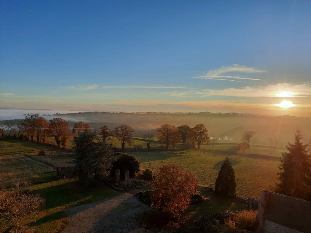 sallebrune, château, gîte, auvergne