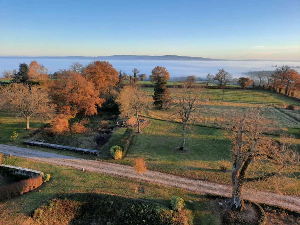 sallebrune, château, gîte, auvergne