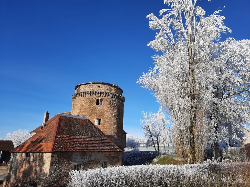 sallebrune, château, gîte, auvergne